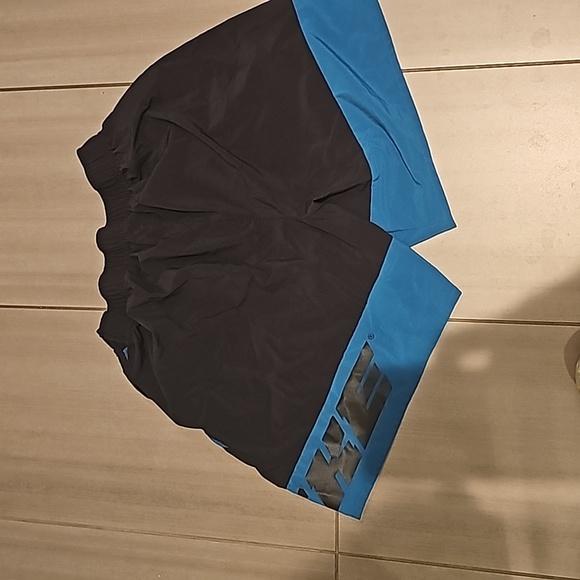 Mens Nike athletic shorts - Picture 2 of 4